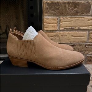 Coach Devin Bootie SZ 9.5 NIB